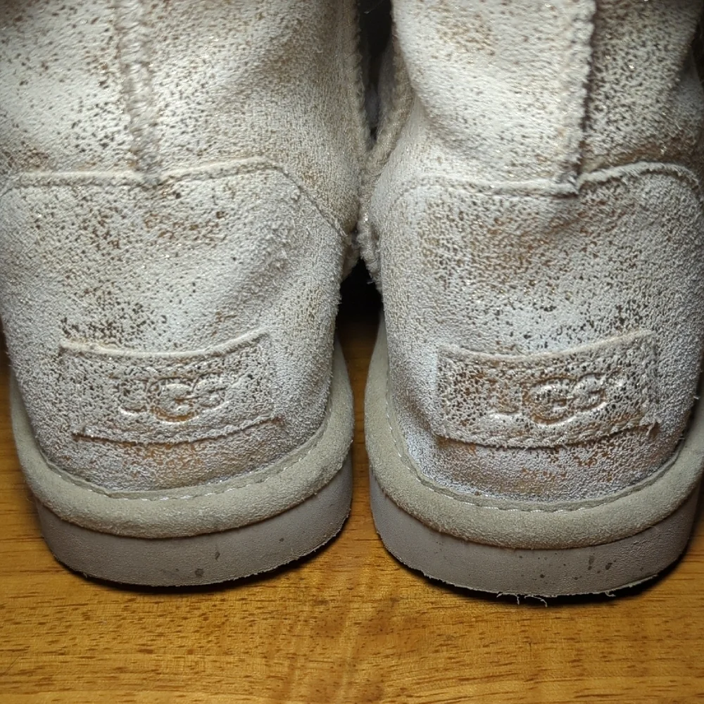 Ugg Kids Ramona Classic II Metallic Boot Silver + Cream Faux Fur Girls Size 3